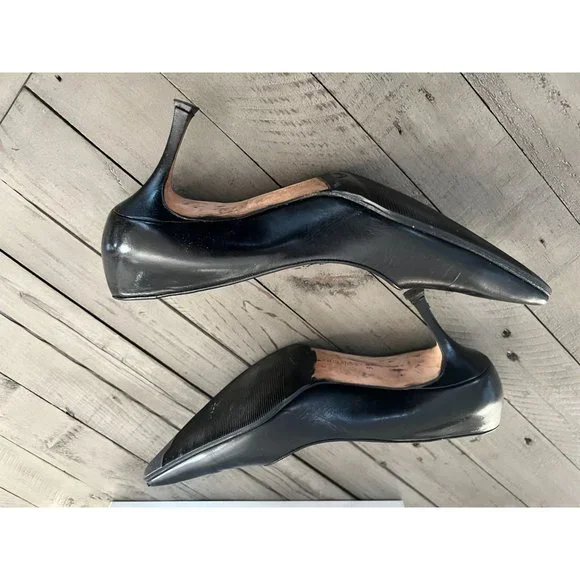 Manolo Blahnik Black Leather Curved Point Toe Pumps - Size 39 - Picture 6 of 8